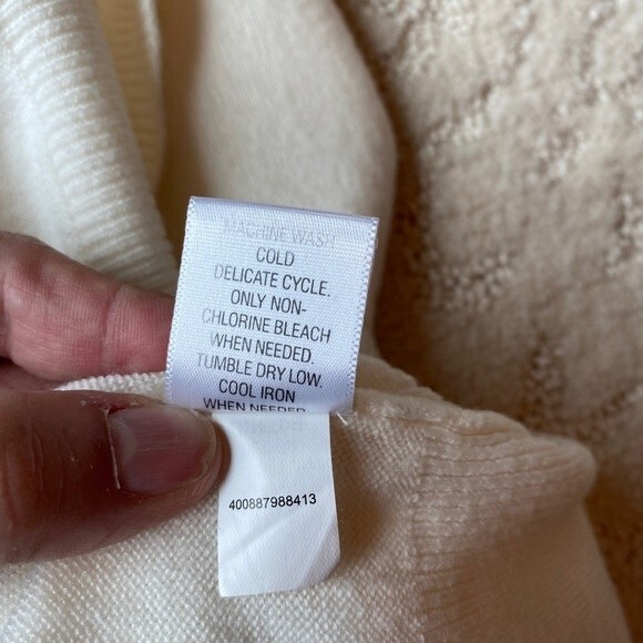 Croft and Barrow woman’s size large v-neck pullover soft sweater light weight. - Picture 10 of 11